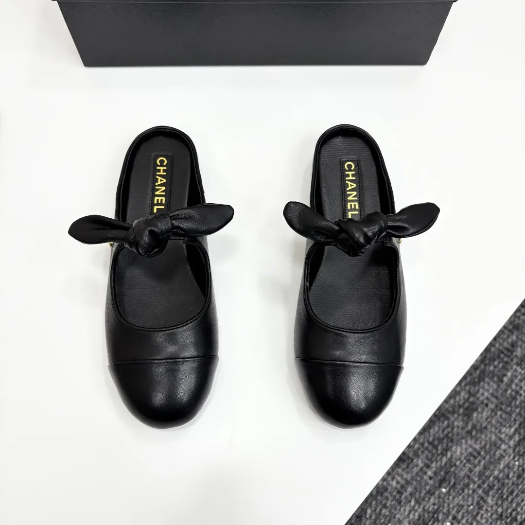 👟👟Ex-factory price 480👟👟 Chanel 25C Early Spring Mary Jane Shoes Series This season’s shoes are all great! The pure black Mary Jane is very comfortable on the feet and the upper leather is also very soft, so you don’t have to worry about rubbing your feet. The bunny ears are also very cute, and the black and white color matching and black fabric cover are very nice. Upper cowhide, inner sheepskin, genuine leather outsole Size: 35-39 40/41 Customized, non-refundable and non-exchangeable